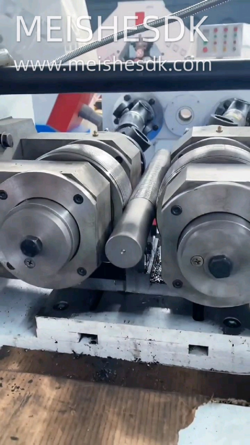 最先进的滚丝机