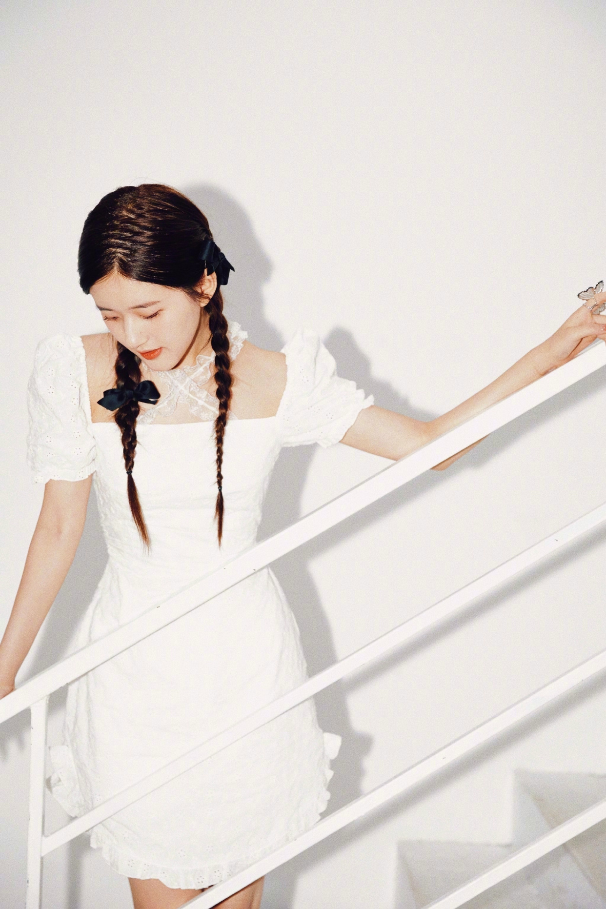 明星图集:赵露思双马尾头饰