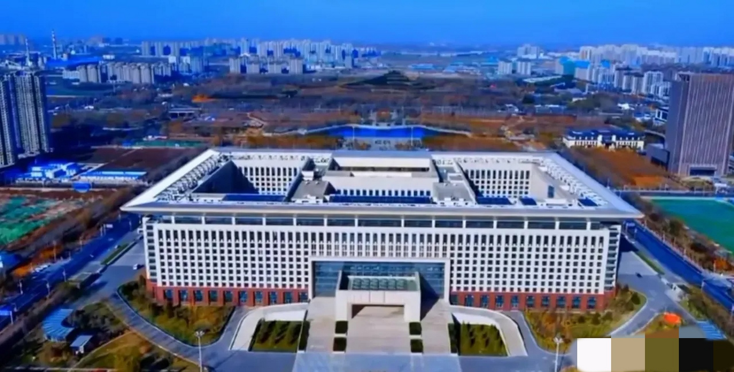 中国规模第一的县委办公大楼,河北石家庄市正定县办公大楼建筑面积达