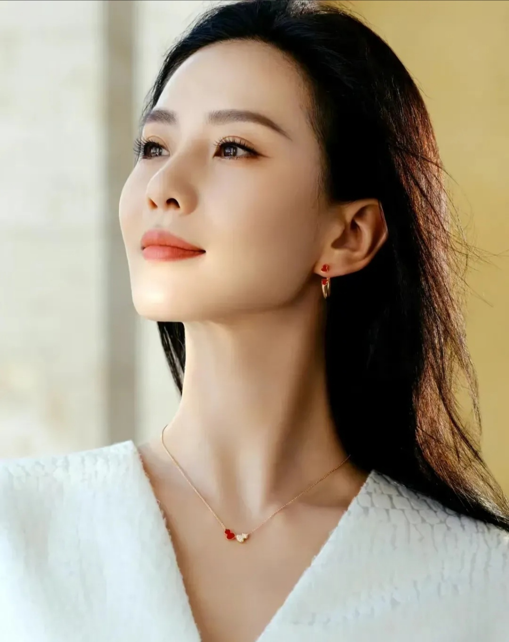 一组刘诗诗白色连衣裙简约时尚不简单大气上档次!