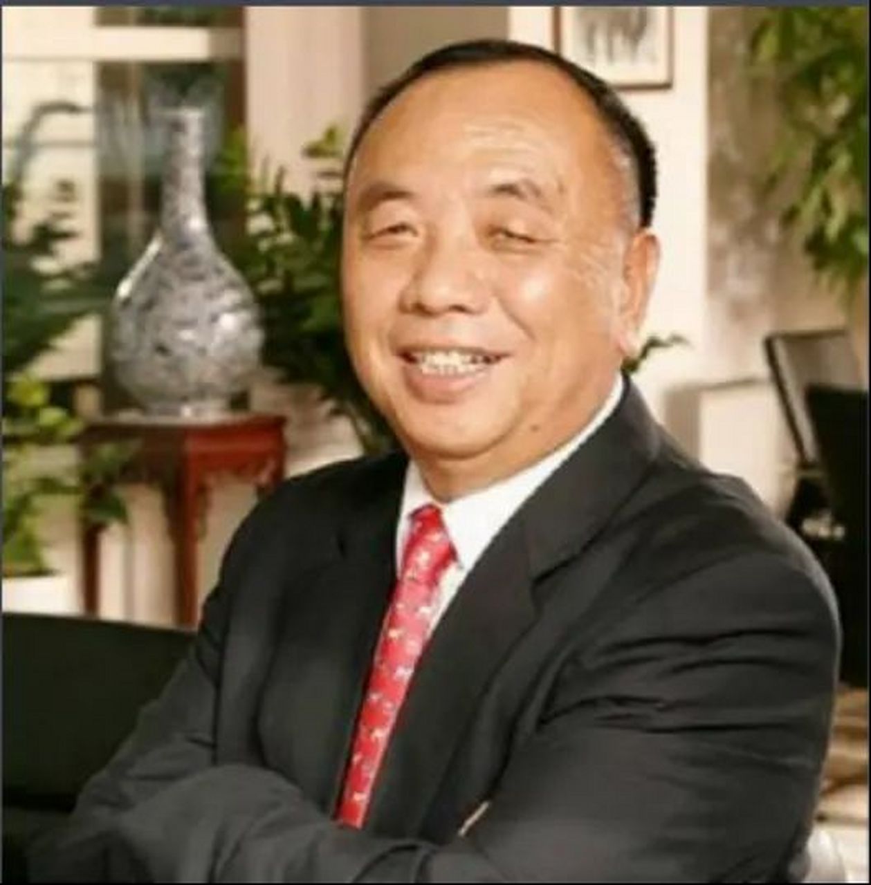 2022年,新加坡首富李西廷以156亿美元的身家稳居第一,而就在他刚刚