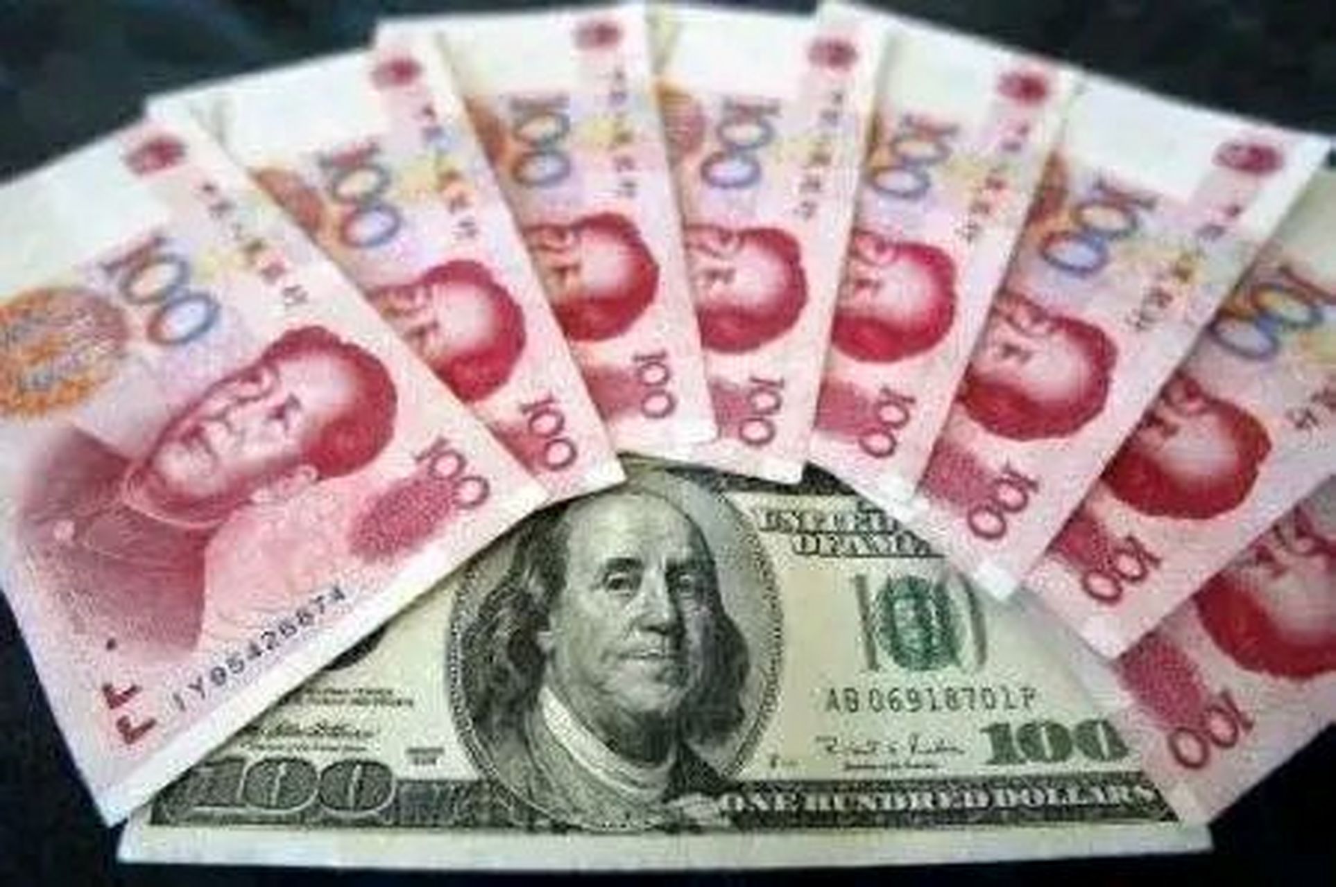 用七万块买一万美元 用一万美元可以买150万卢布 用150万卢布能换14万