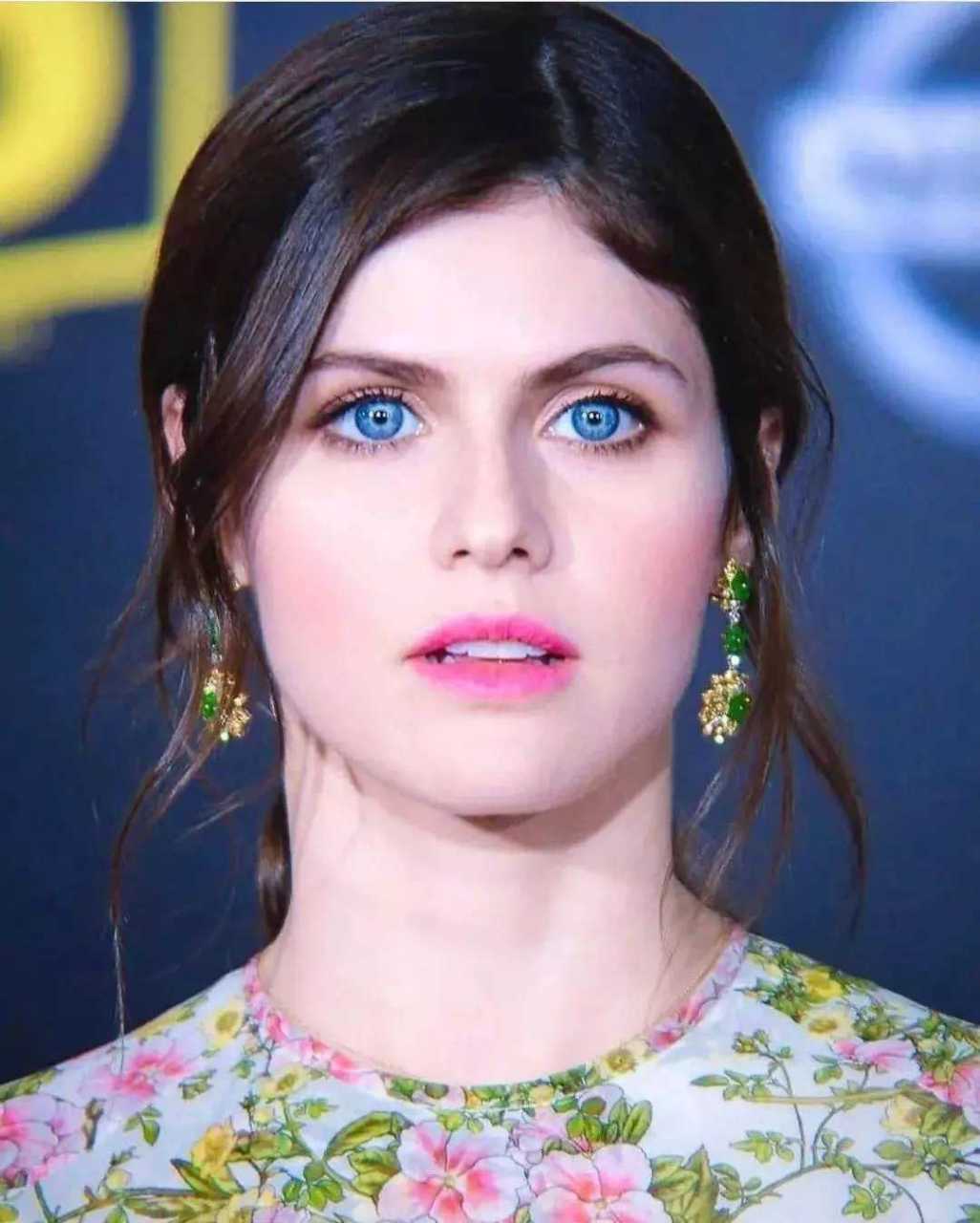 欧美性感女人时尚穿搭# 蓝精灵,蓝睛灵,蓝晶灵,摄人魂魄.