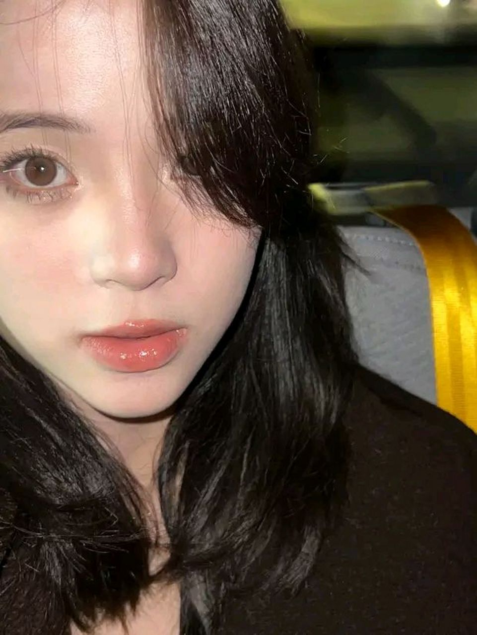 欧阳娜娜晒美拉德风随拍 可爱歪头杀展现美式热烈