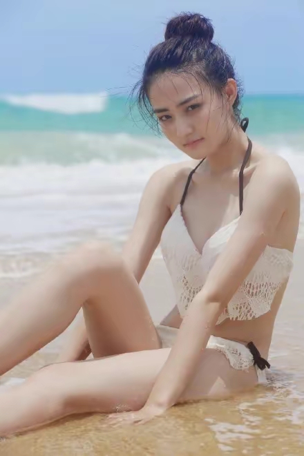 徐璐拍摄男人装化身性感女郎,惊艳四方太美了
