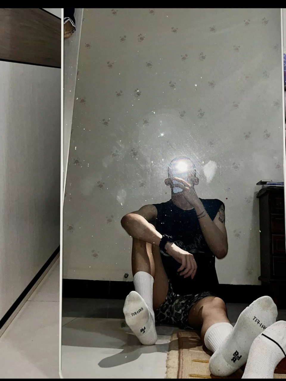 作为一枚体育生,最让我头痛的事就是袜子很容易脏.