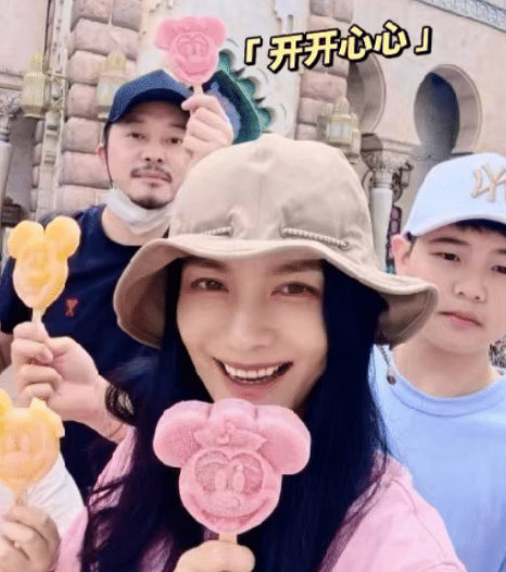 沙溢携妻女现身合生汇,网友偶遇偷拍,意外透露明星隐藏恋情!