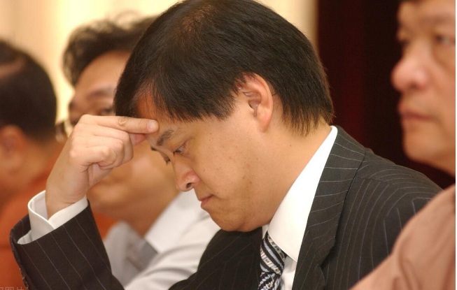 富力长公主李嘉颖和父亲生活形成巨大反差,父亲濒临破产