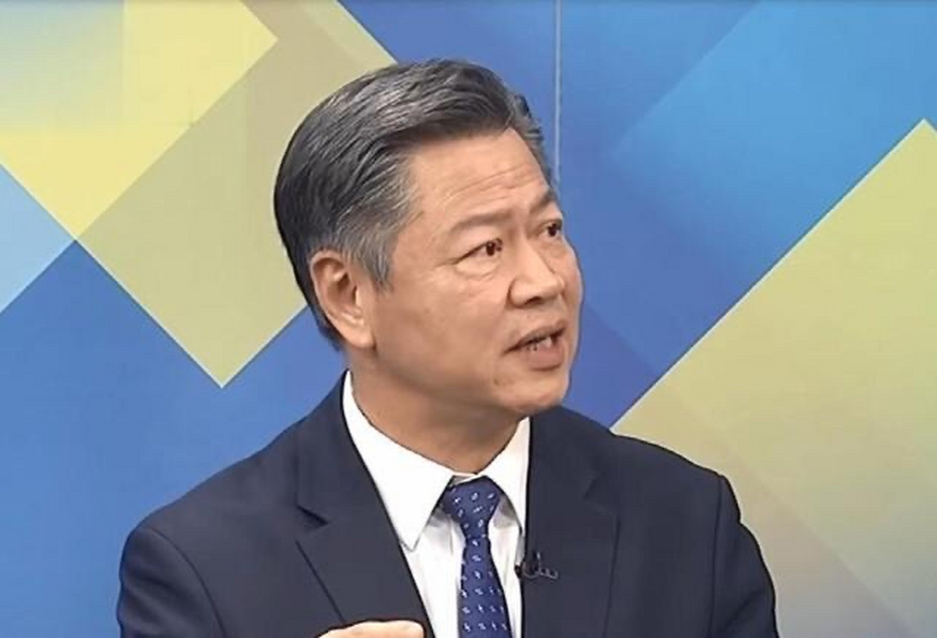 赖岳谦:大陆各个领域都有充沛的人才  时事评论员赖岳谦:在地面上跑的