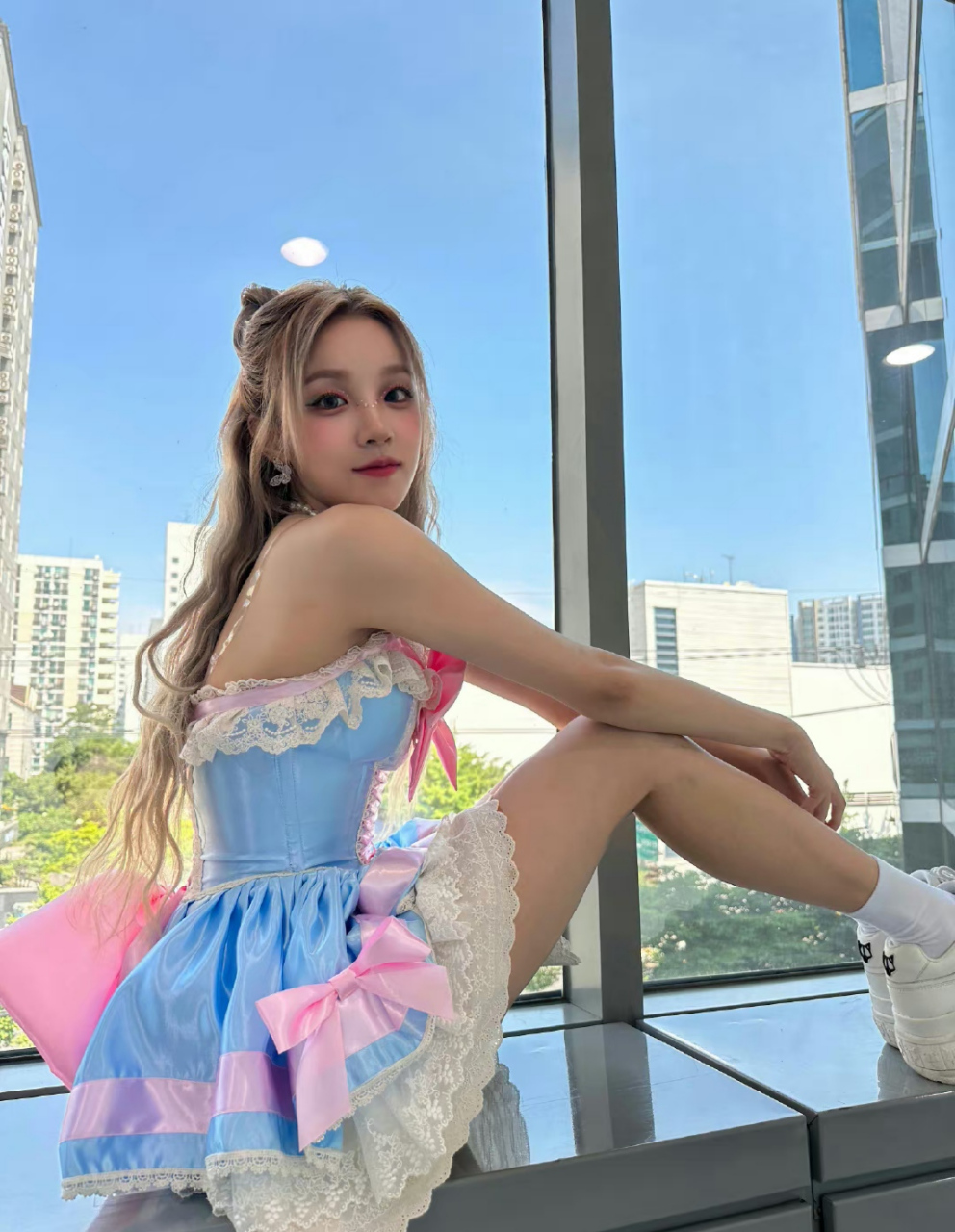 宋雨琦# 一袭芭芘公主抹胸裙,清纯甜美的脸蛋儿,白皙水嫩的肌肤,丰满