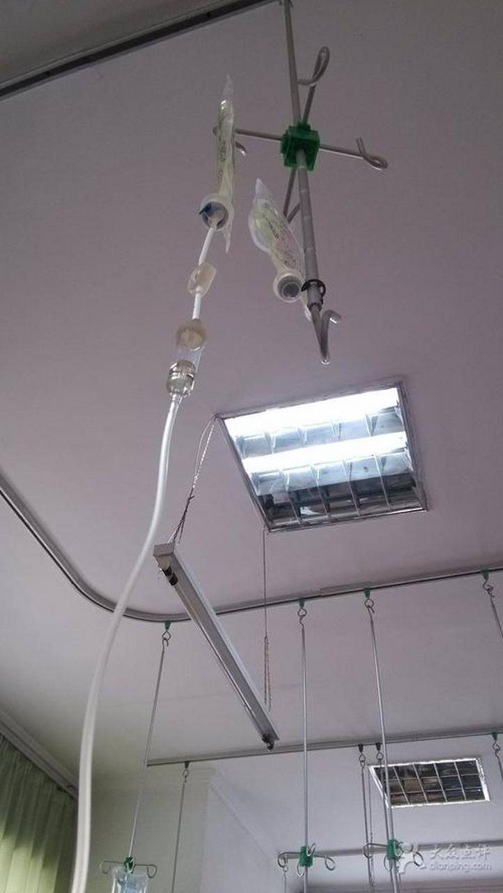 住院尿检引出的话题  由于现在医院门诊不能输液,所以必须办住院.