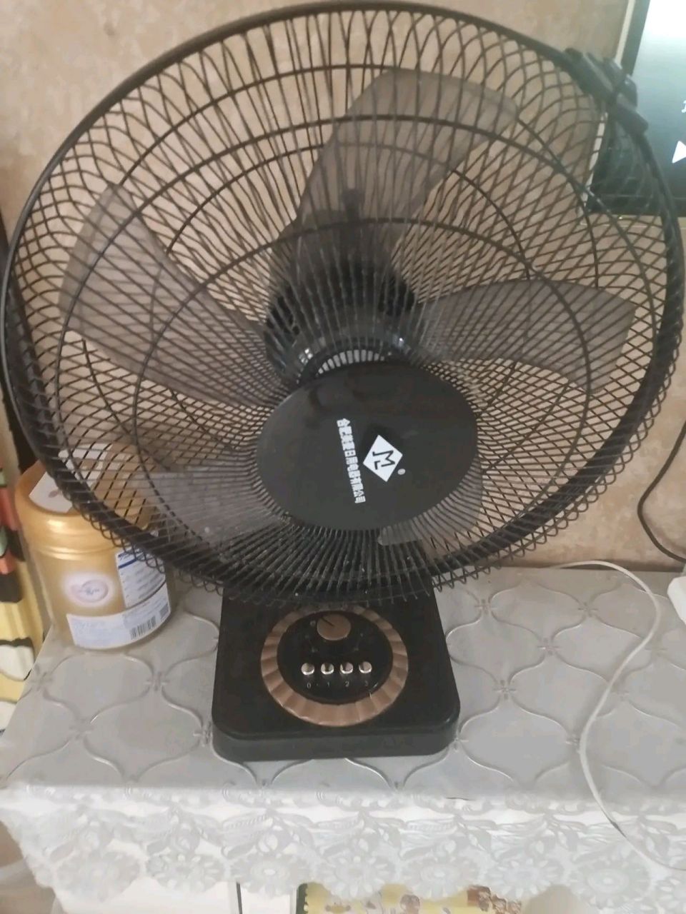 风扇突然坏了,刚刚拿到维修店让师傅修一下,师傅看了一下说电机坏了