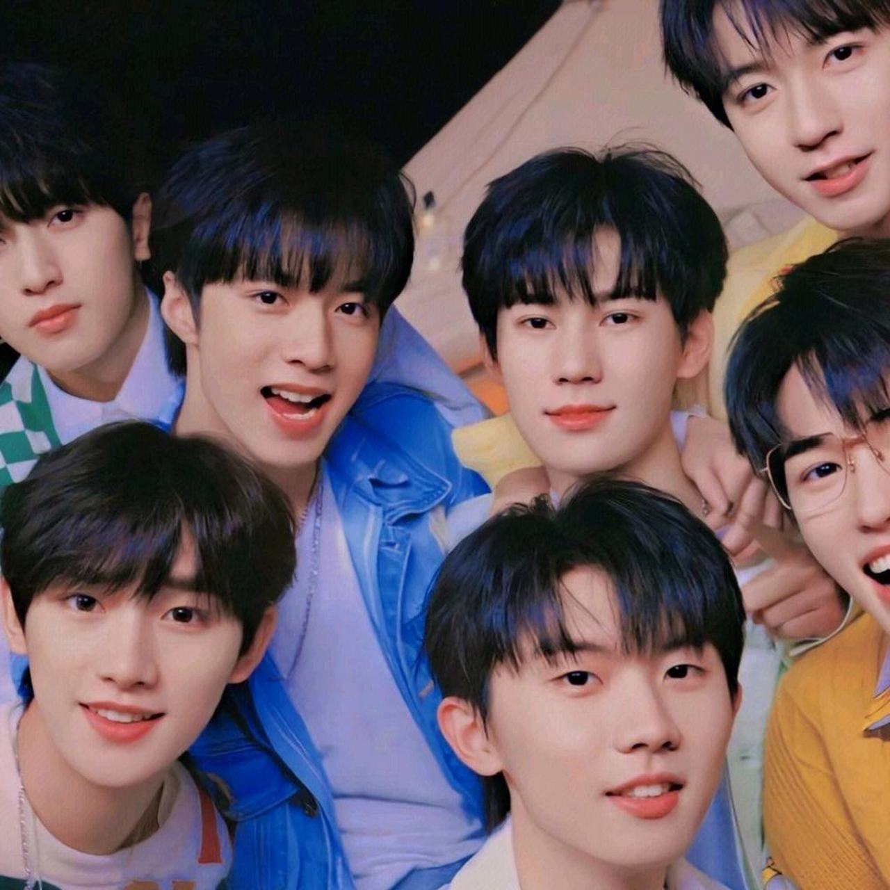 时代少年团(teens in times)是由时代峰峻推出的中国男子演唱组合