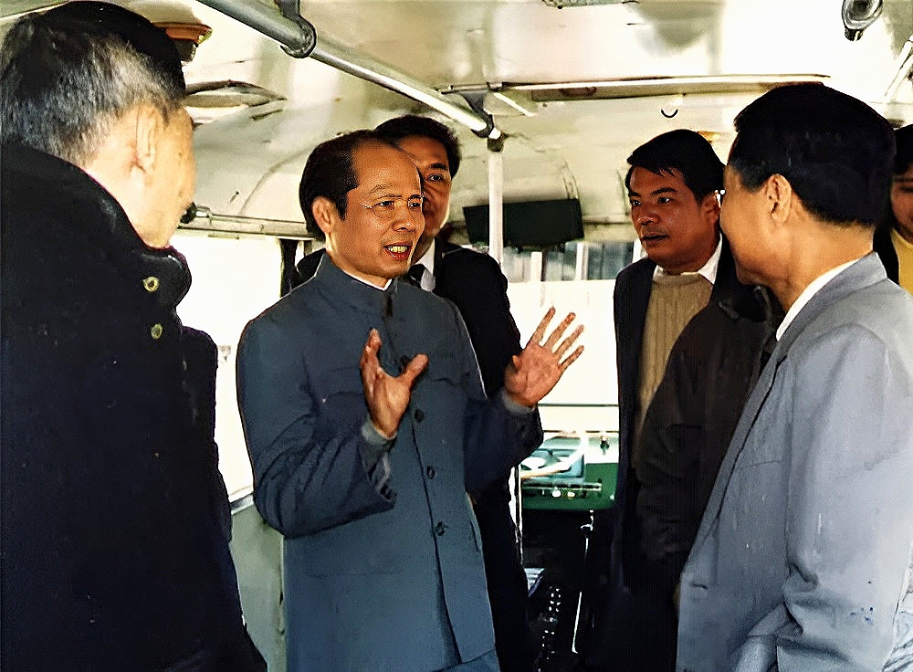 谢非:54岁任广州市委书记,58岁任广东省委书记,67岁在广州逝世