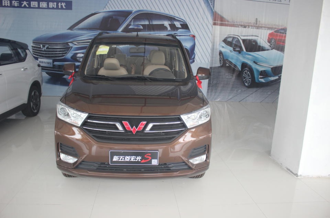 2021款五菱宏光s上市,档次不输gl8,后排媲美奥德赛,仅5.46万起