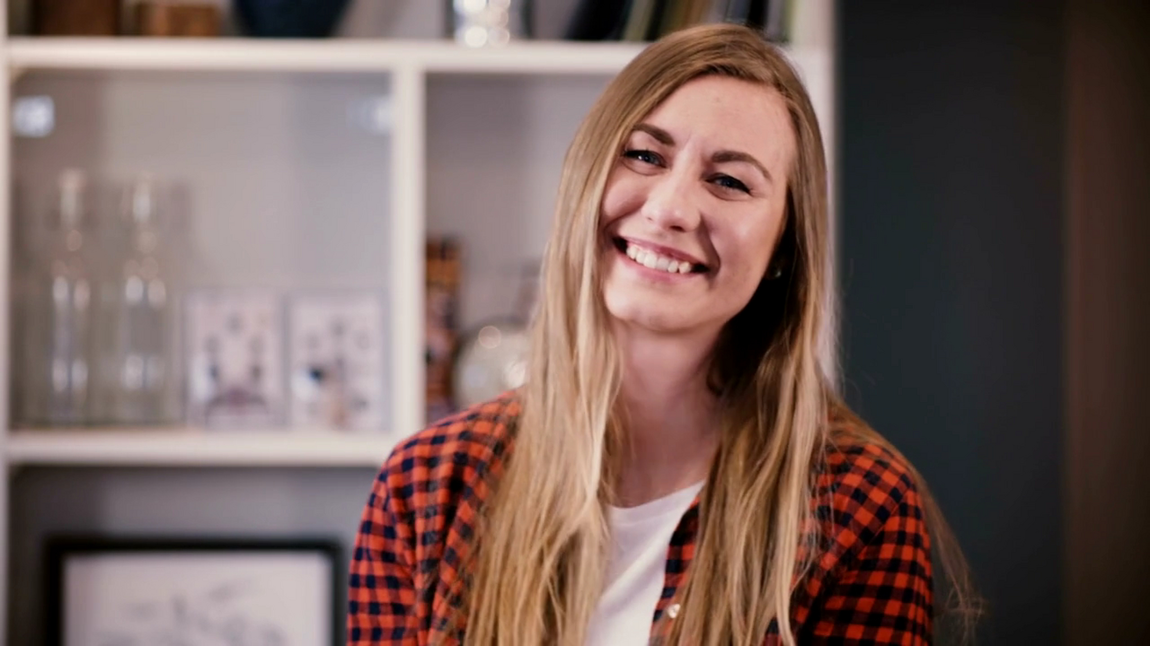 having a calm smile to face with being disdained indicates kind