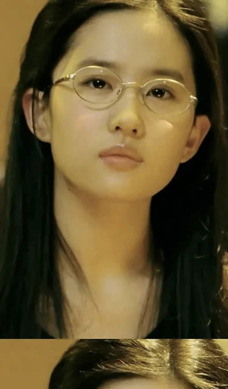 刘亦菲素颜出演《恋爱通告》vs张柏芝素颜出演《白兰》电影,真正的