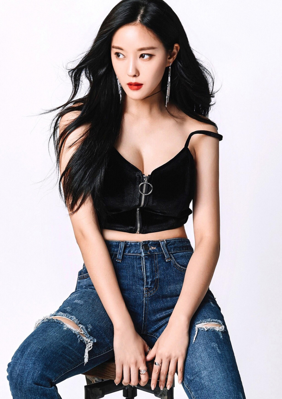 朴孝敏出生于韩国釜山,毕业于成均馆大学,韩国女歌手,演员,女子演唱