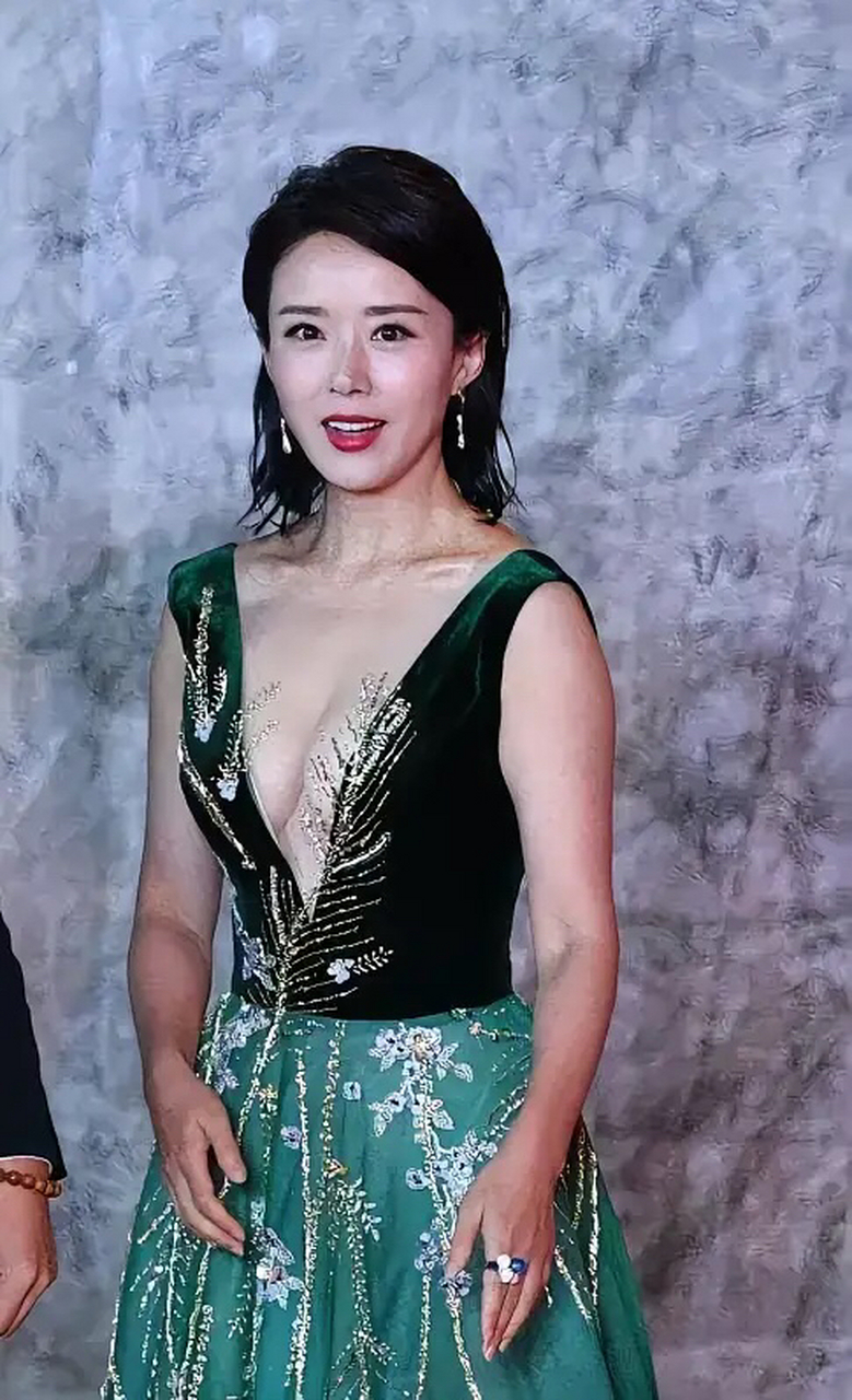 颜丹晨近照,她的美被忽略了!