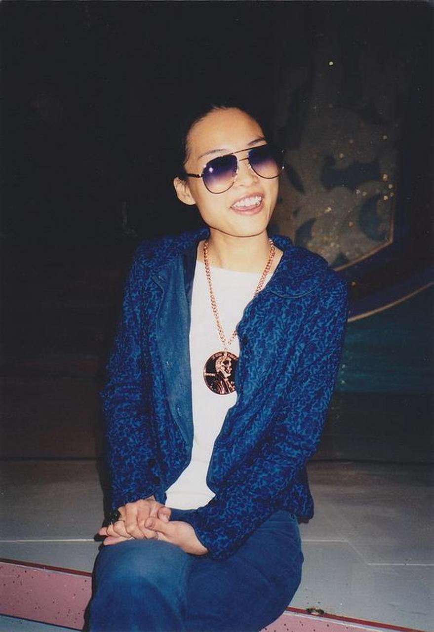 许美静,原名许美凤,1974年9月出生于新加坡,新加坡流行乐女歌手.