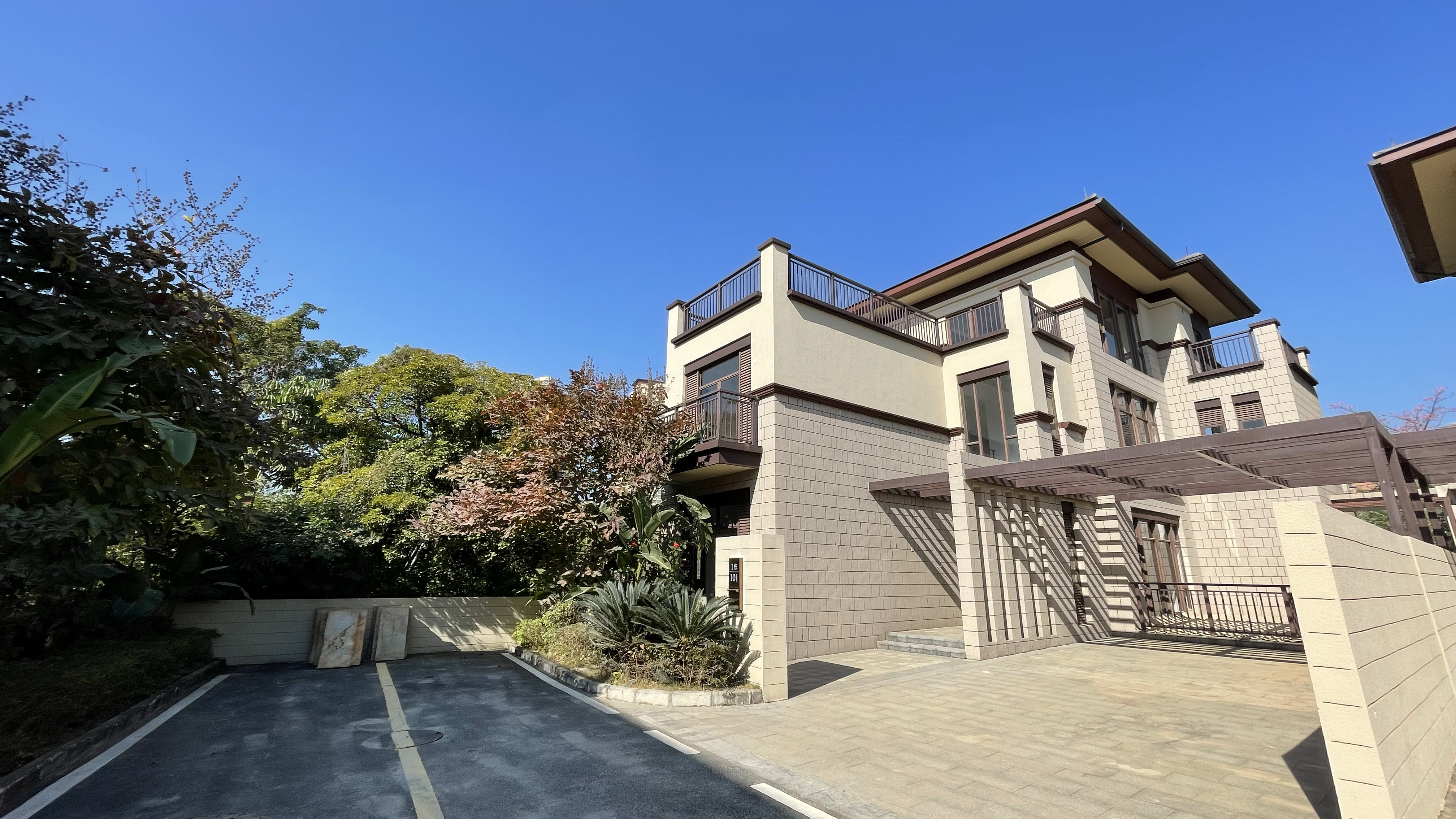 中山楼市萧条:距离珠海9公里的别墅入住率低,荒无人烟