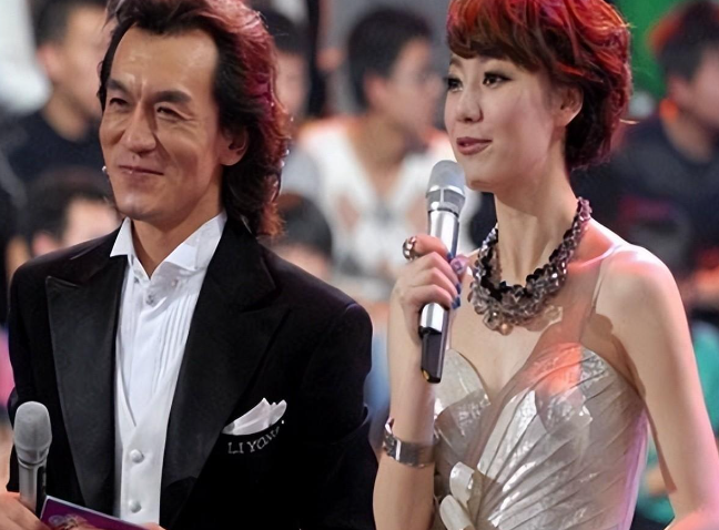 最美主持王冠:出道便得李咏欣赏,但绯闻缠身,39岁仍然自己一人