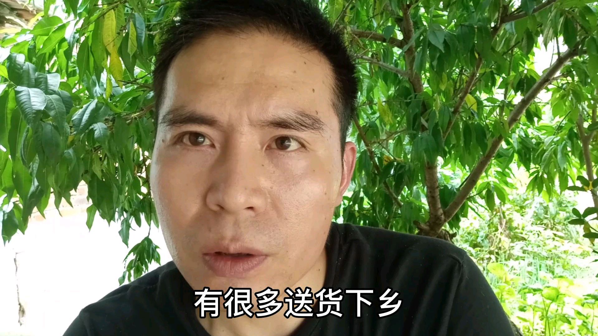 实体店生意有点不好做,而他们这样做,也是不错的选择