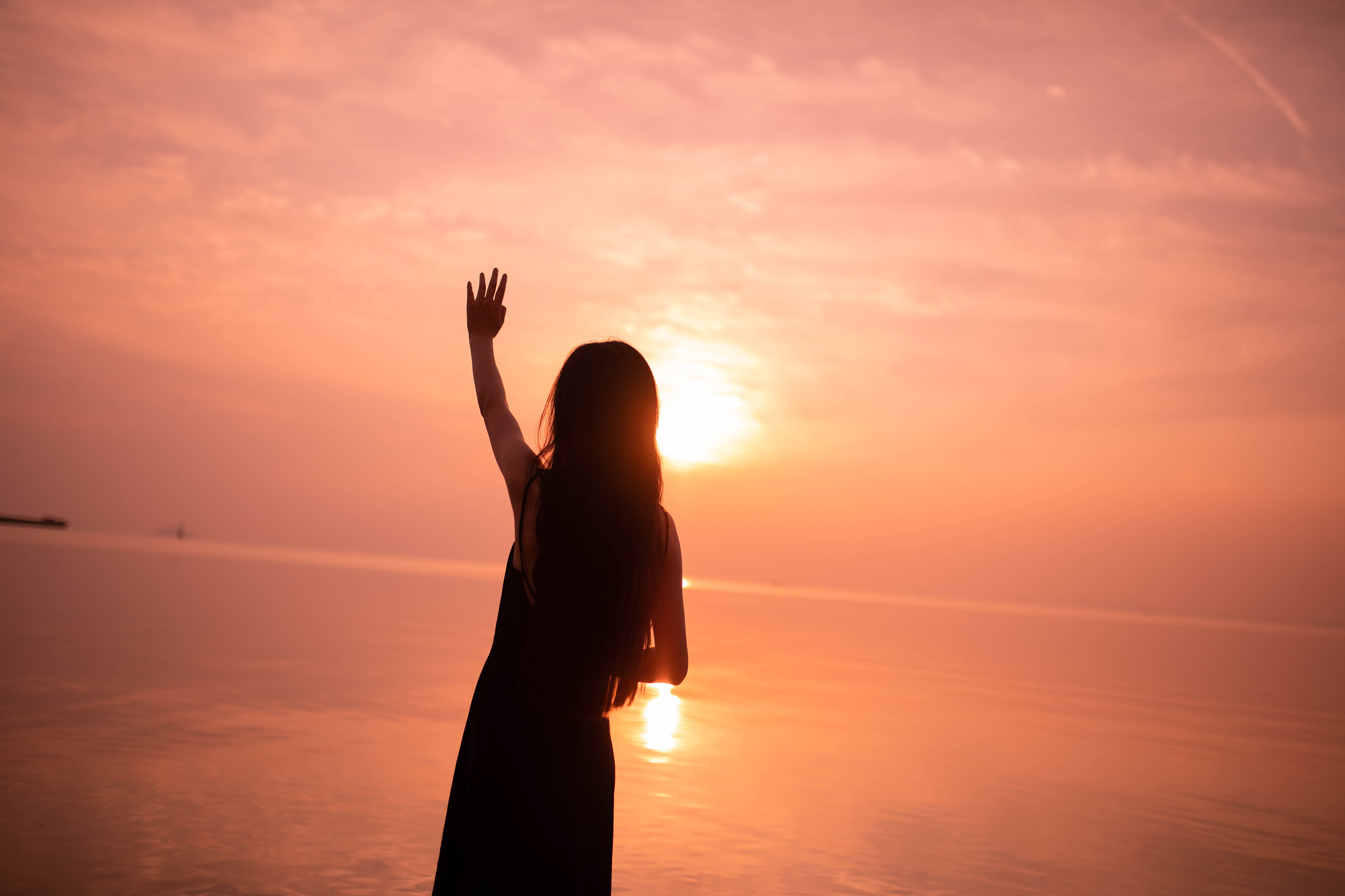 既然我们已经分手了,就别打扰我了,我承受不起你给的伤痛了