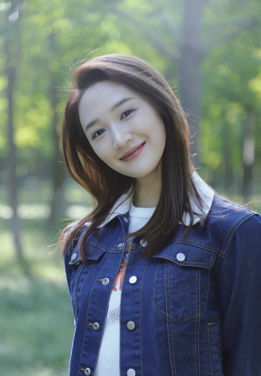 1994年2月6日出生湖南省湘潭市,毕业于中央戏剧学院,中国内地女演员