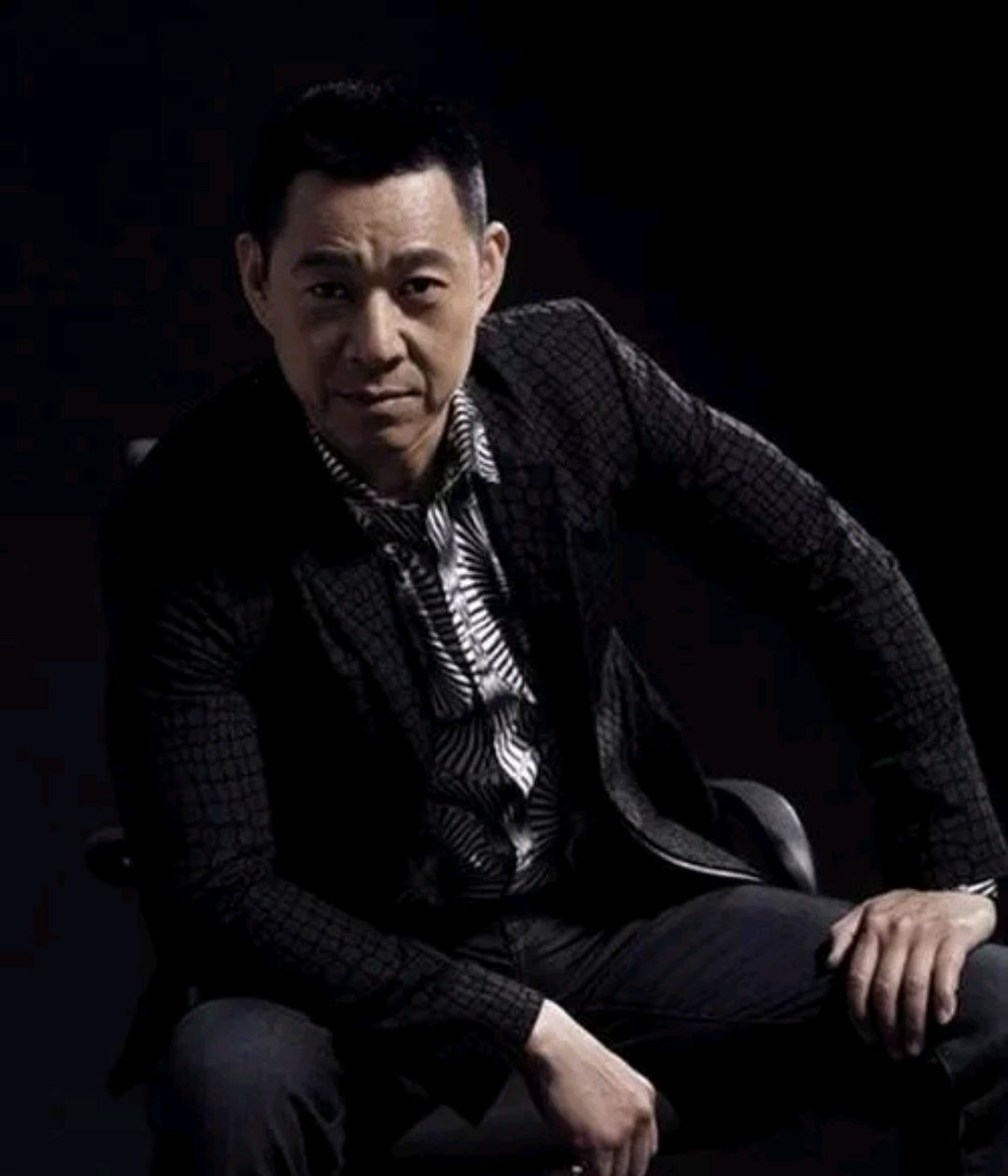 "视帝"张丰毅:戏外和头婚妻子性格不合,把二婚妻子宠成公主