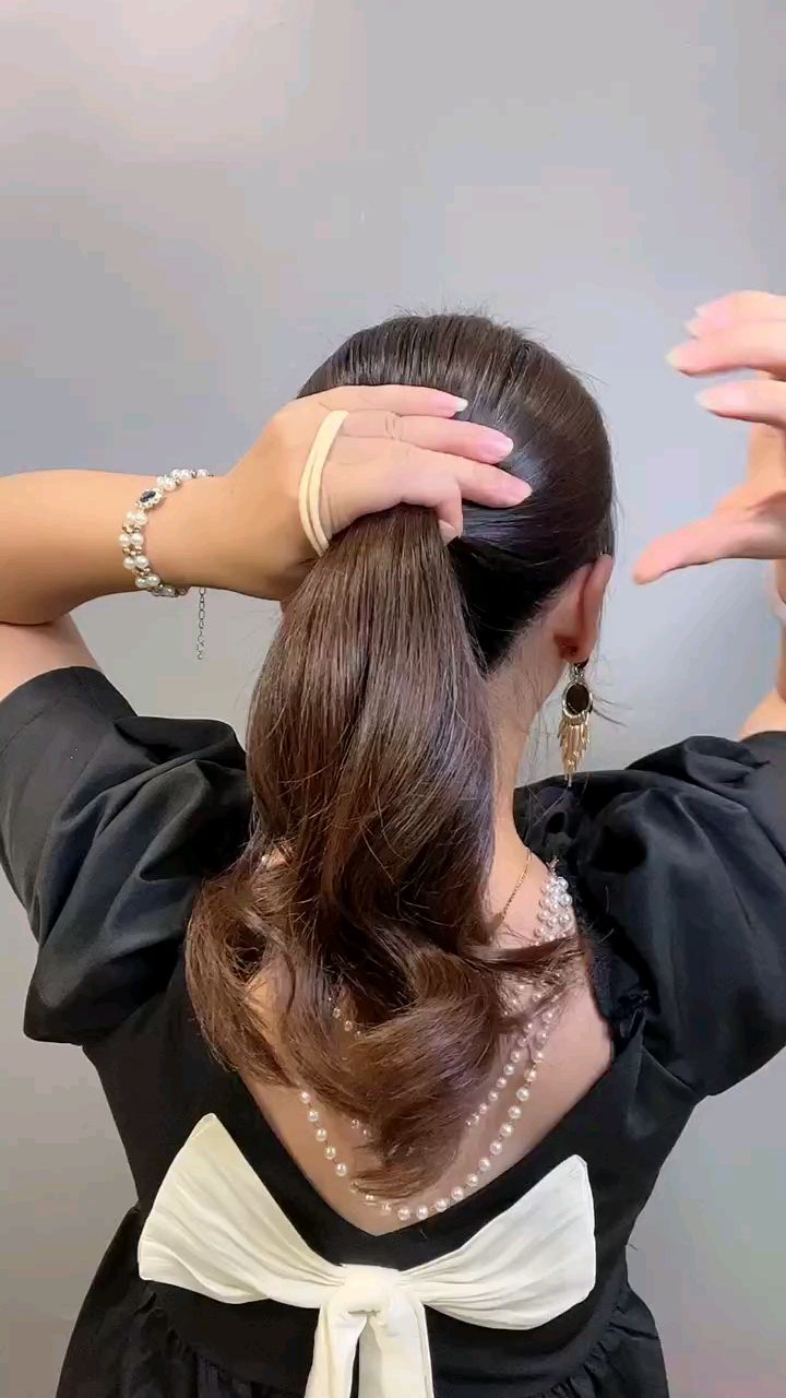 头顶垫高盘发,气质优雅又迷人