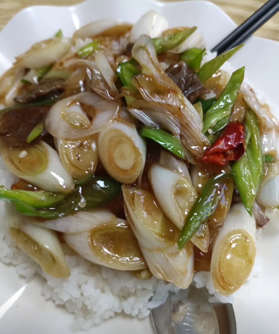 15块钱一份的葱爆牛肉盖浇饭,大家觉得值吗?