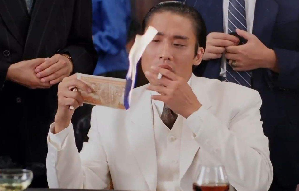 "上上下下左左右右"出自电影《至尊三十六计之偷天换日》