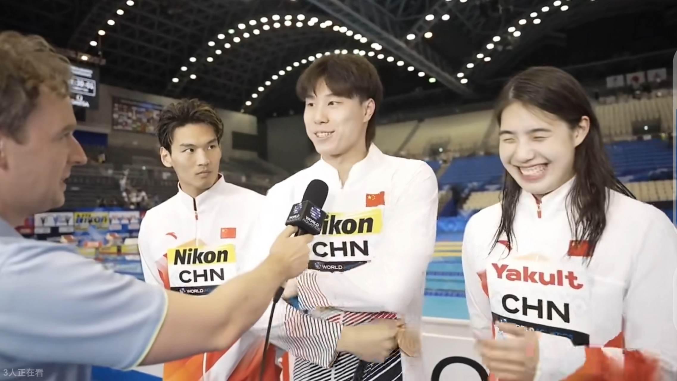 由徐嘉余,覃海洋,张雨霏和程玉洁组成的中国队在男女472100米混合泳