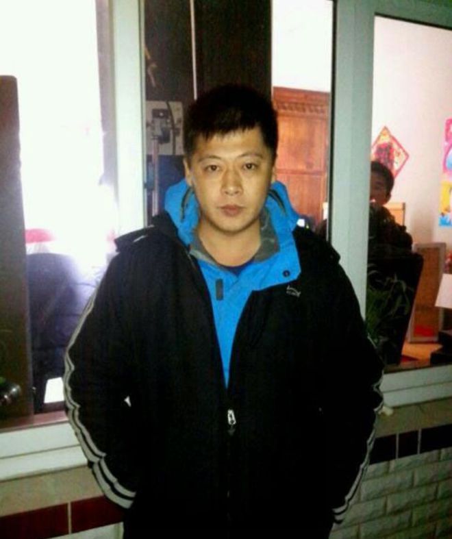 贺树峰被赵本山力捧12年仍不火,娶小12岁娇妻后,因开烧烤店被告