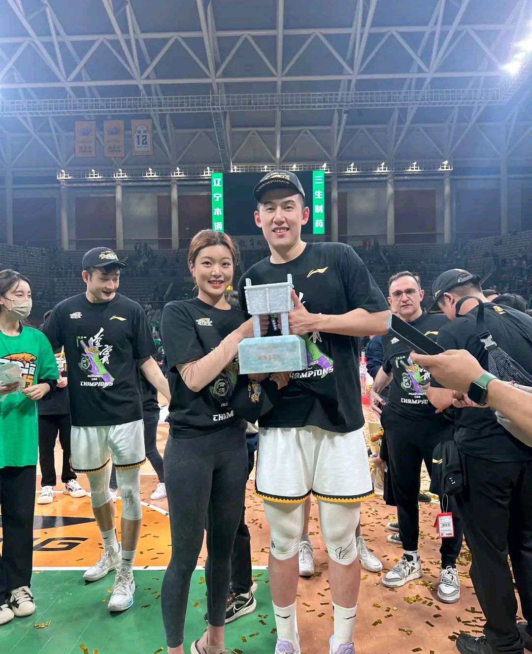 辽宁男篮夺冠后太太团悉数登场颜值与气质令人赞叹