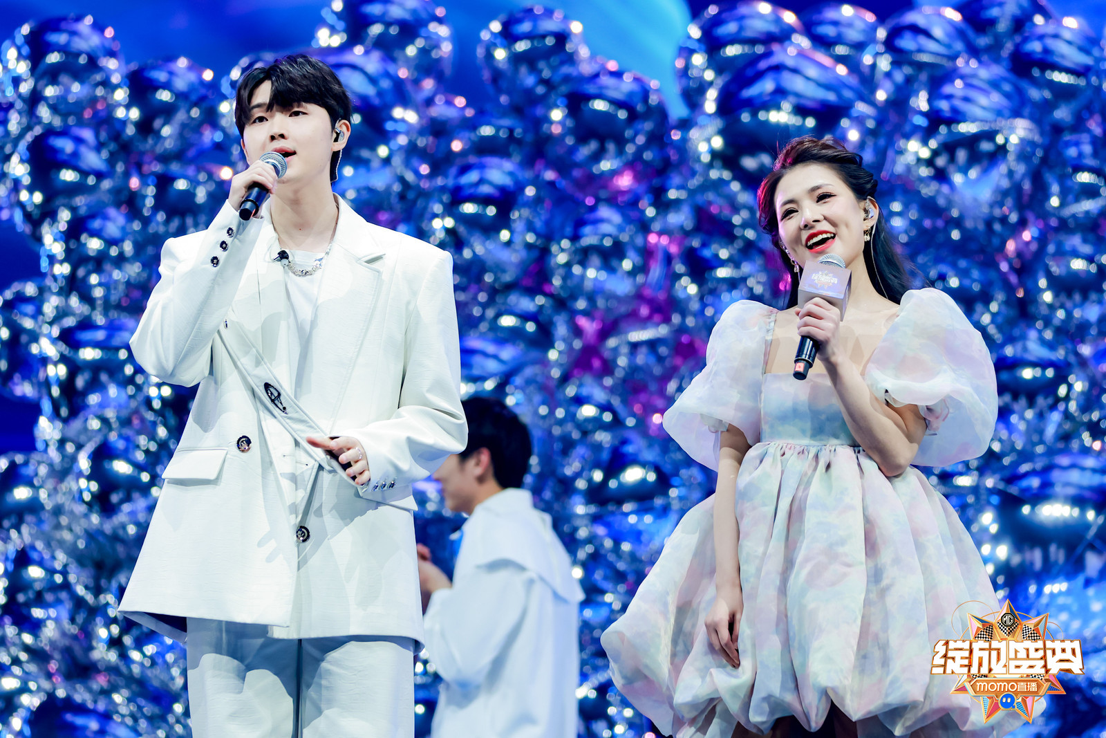 张洢豪,小优米同台陌陌直播·绽放盛典 献唱《好像掉进爱情海里》