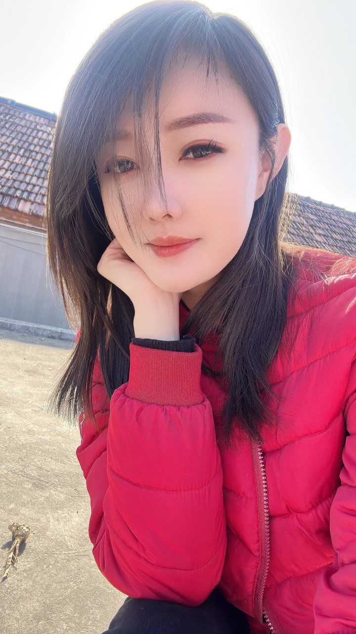 给大家推荐一个超级接地气的山东临沂网红美女王小丫,双子座的,年龄