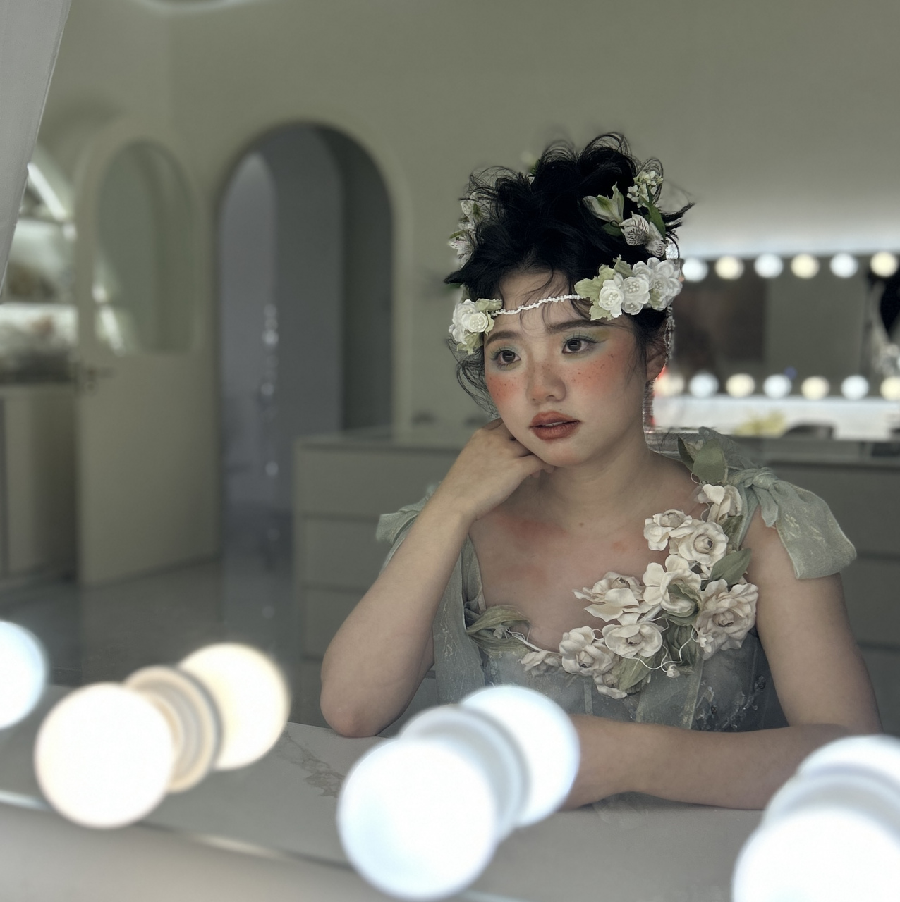 你要是跟一个人交朋友,总是破财或叹气,那他一定是克你的.