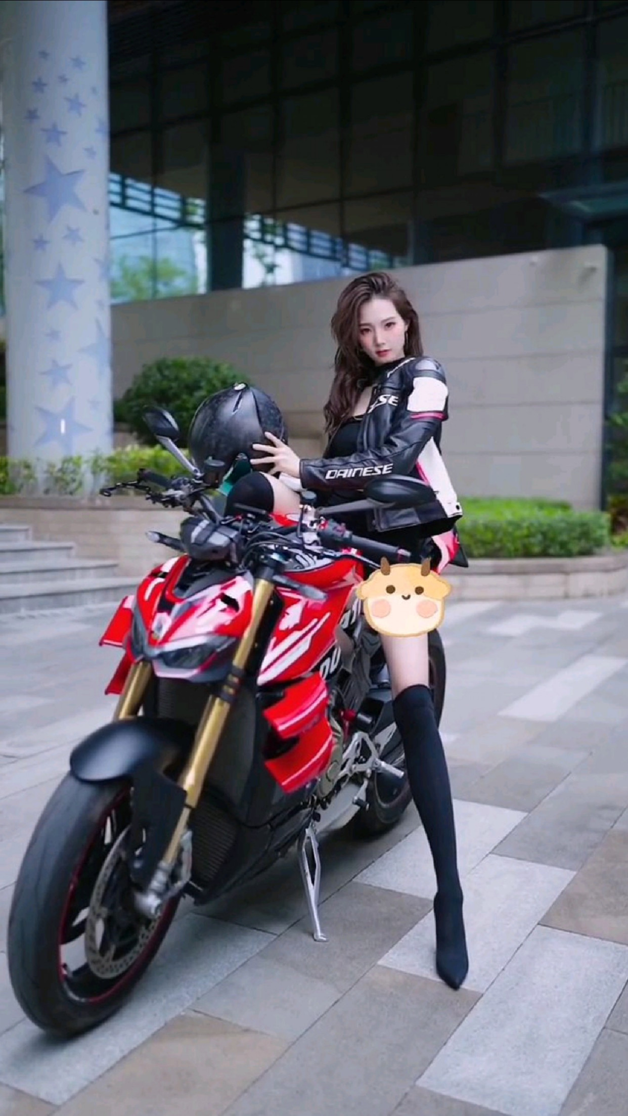 谁能拒绝的了漂亮帅气的机车小姐姐呢?-度小视