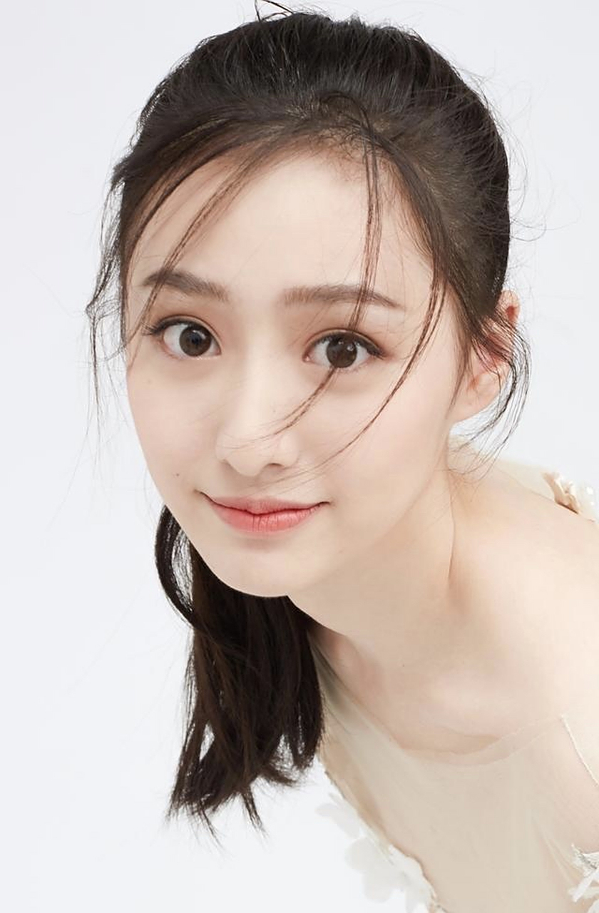 胡连馨,2000年9月4日出生于广东省深圳市,中国内地影视女演员,毕业于