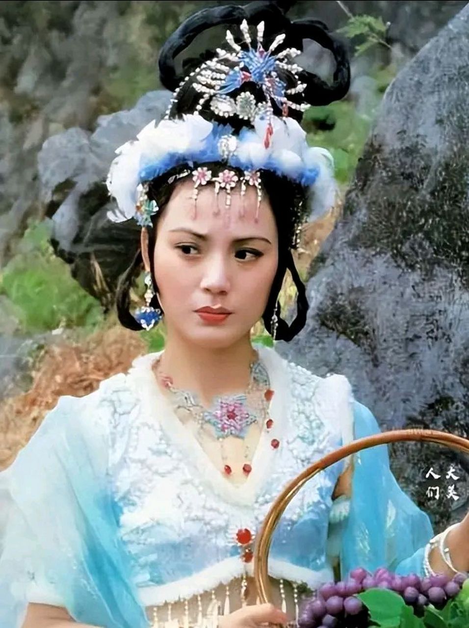 演员郑益萍,在西游记里扮演过玉面狐狸,是牛魔王的小妾,美貌又多金