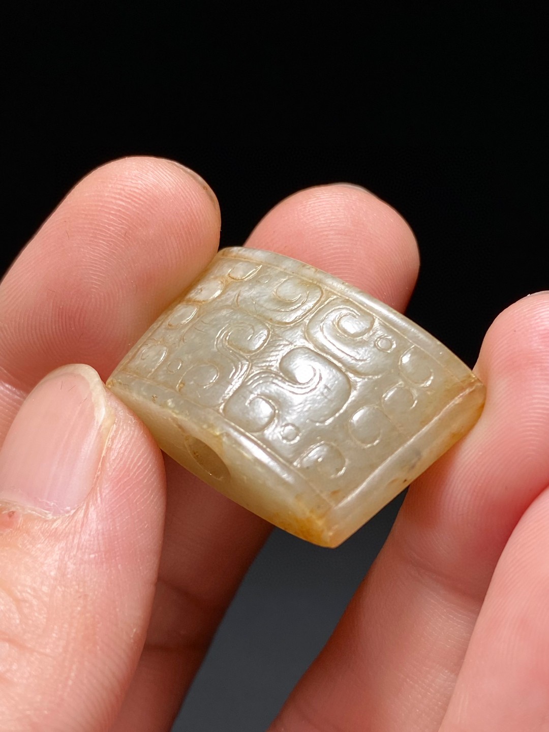 战汉 和田玉籽料 白玉沁色 勾云纹 剑珌 把件