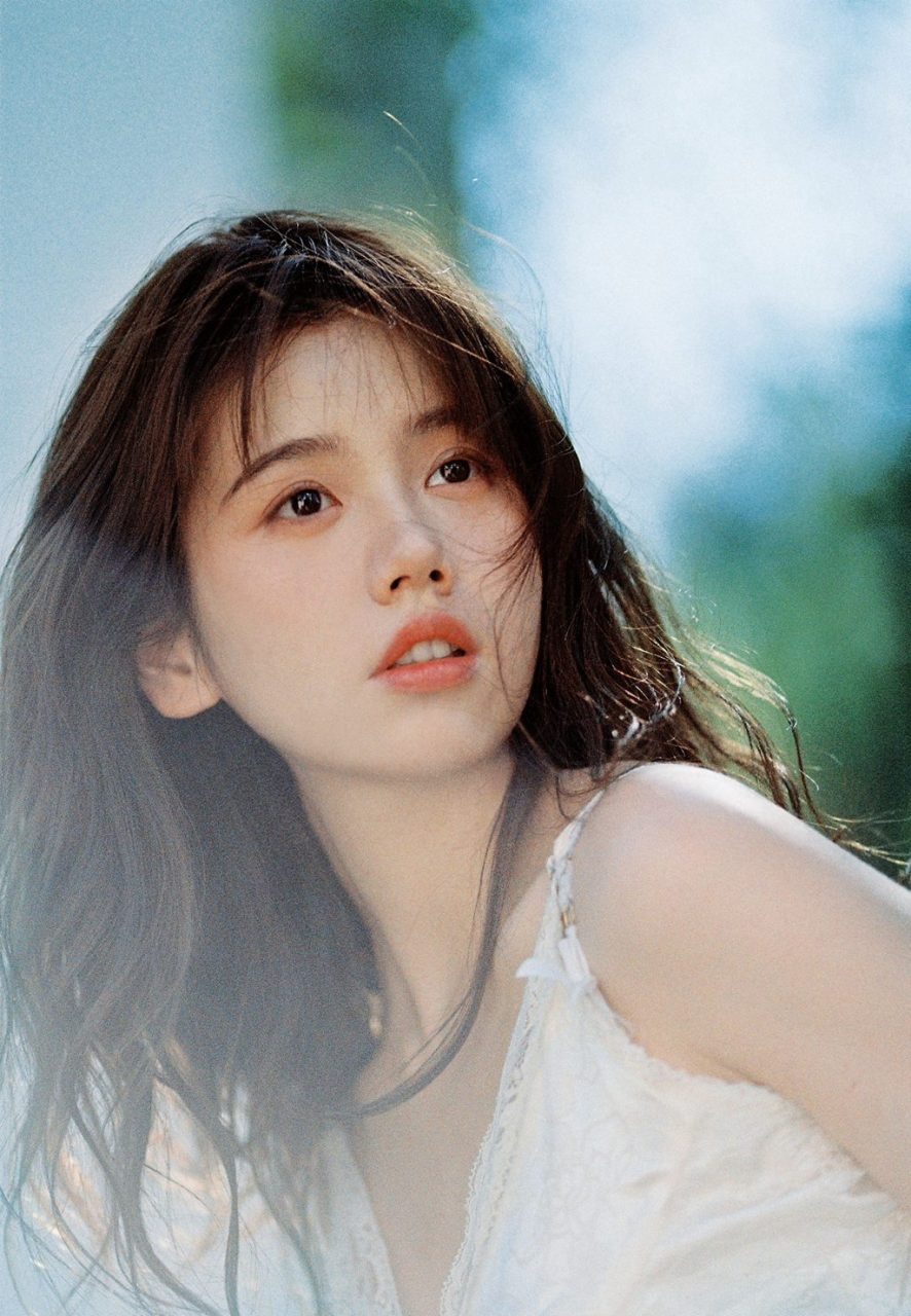 嘴唇微翘娇小可人极品美少女