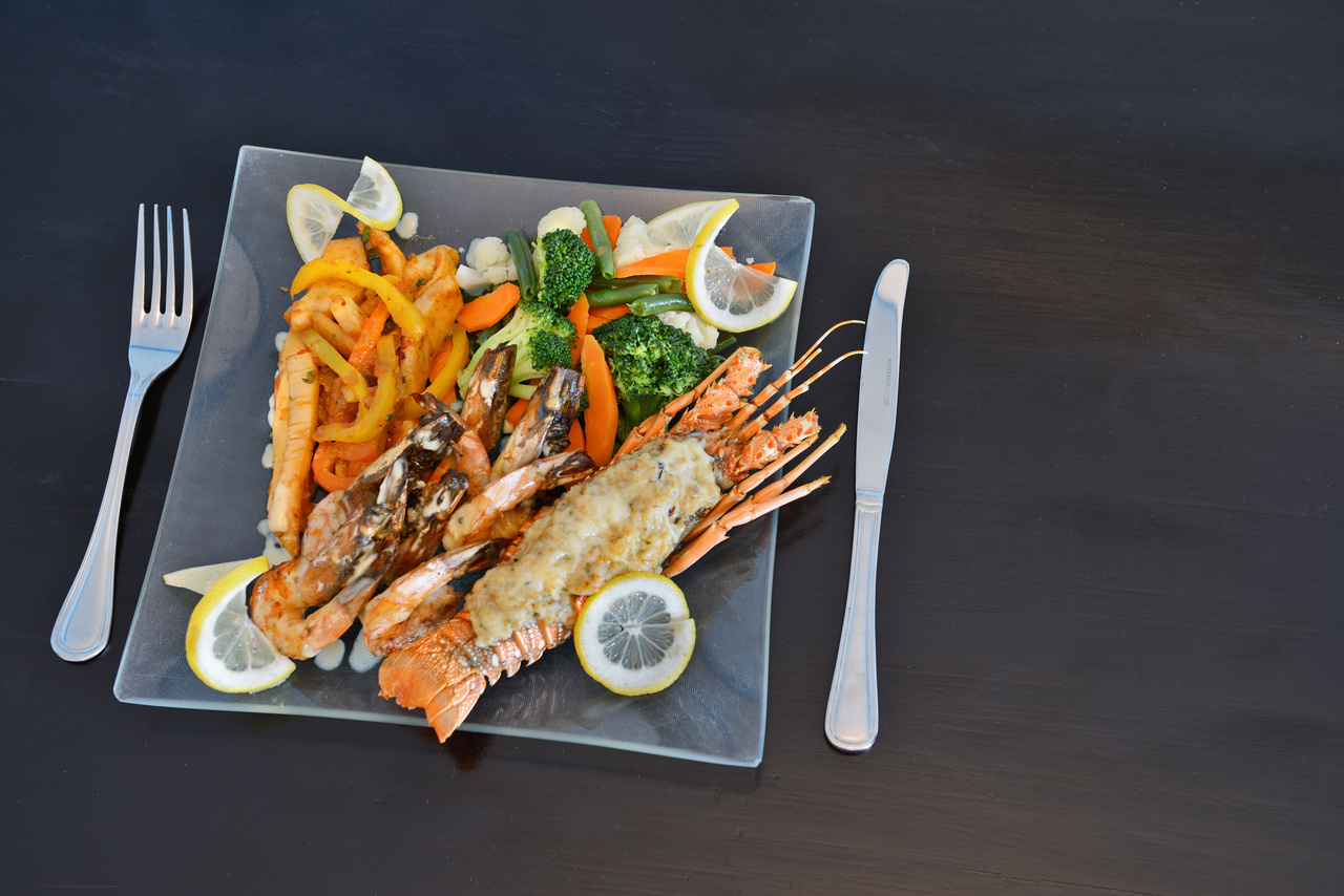 阿曼的海鲜美食:品尝这个海湾国家新鲜而美味的海产品和特色菜肴