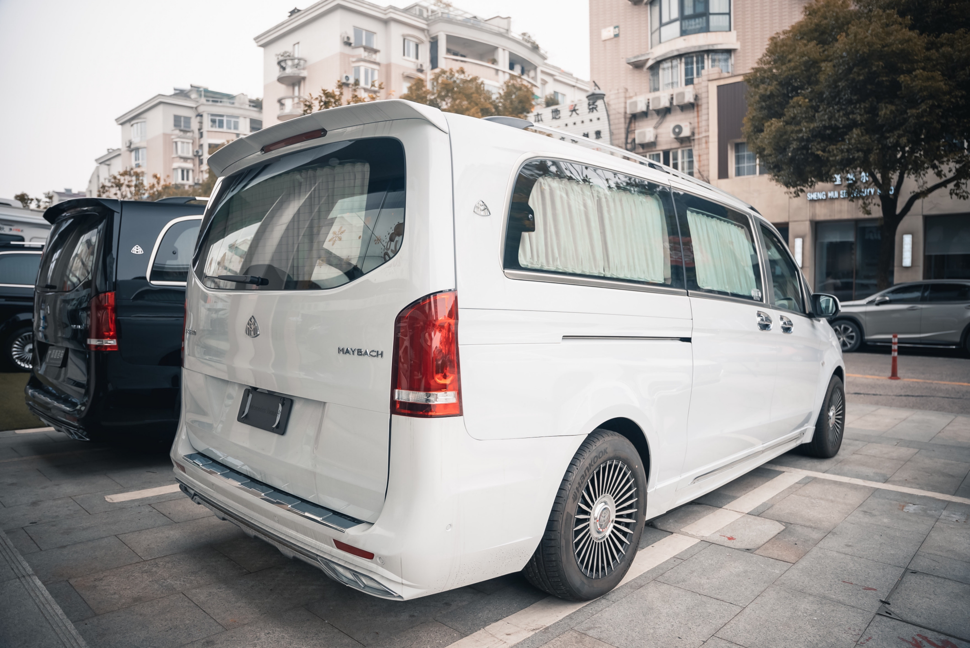 奔驰威霆单门改装