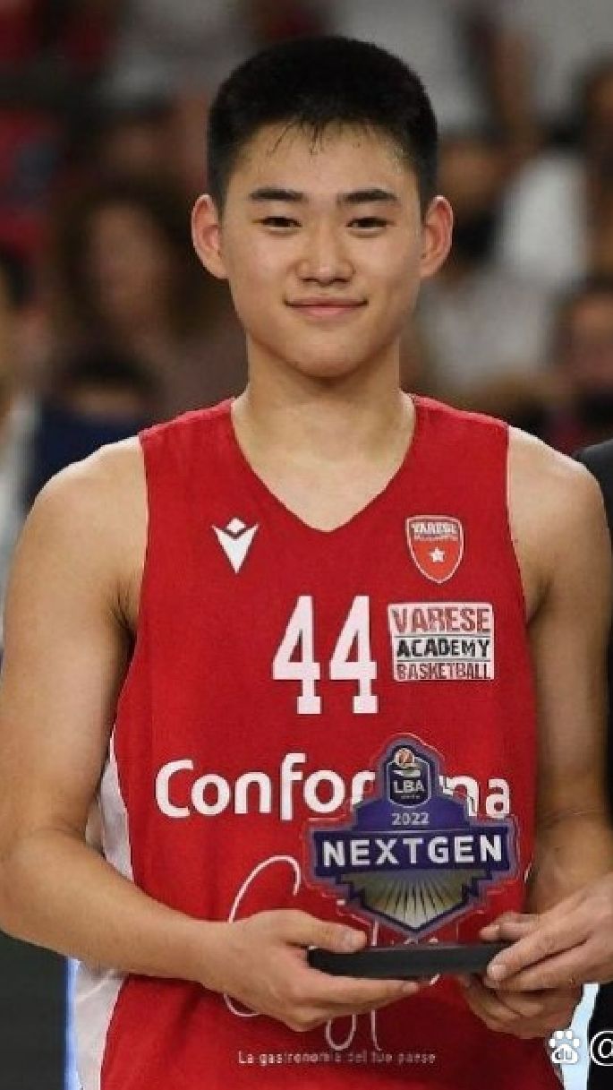 赵维伦当选意大利b级联赛最佳青年队员-度小视