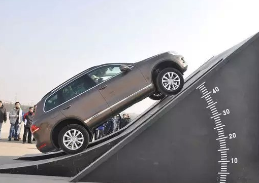 汽车在陡坡上总熄火怎么办?