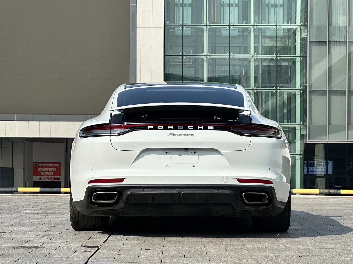 保时捷 panamera 2021款 2.9t 21年9月上户,2万公里,白外红内