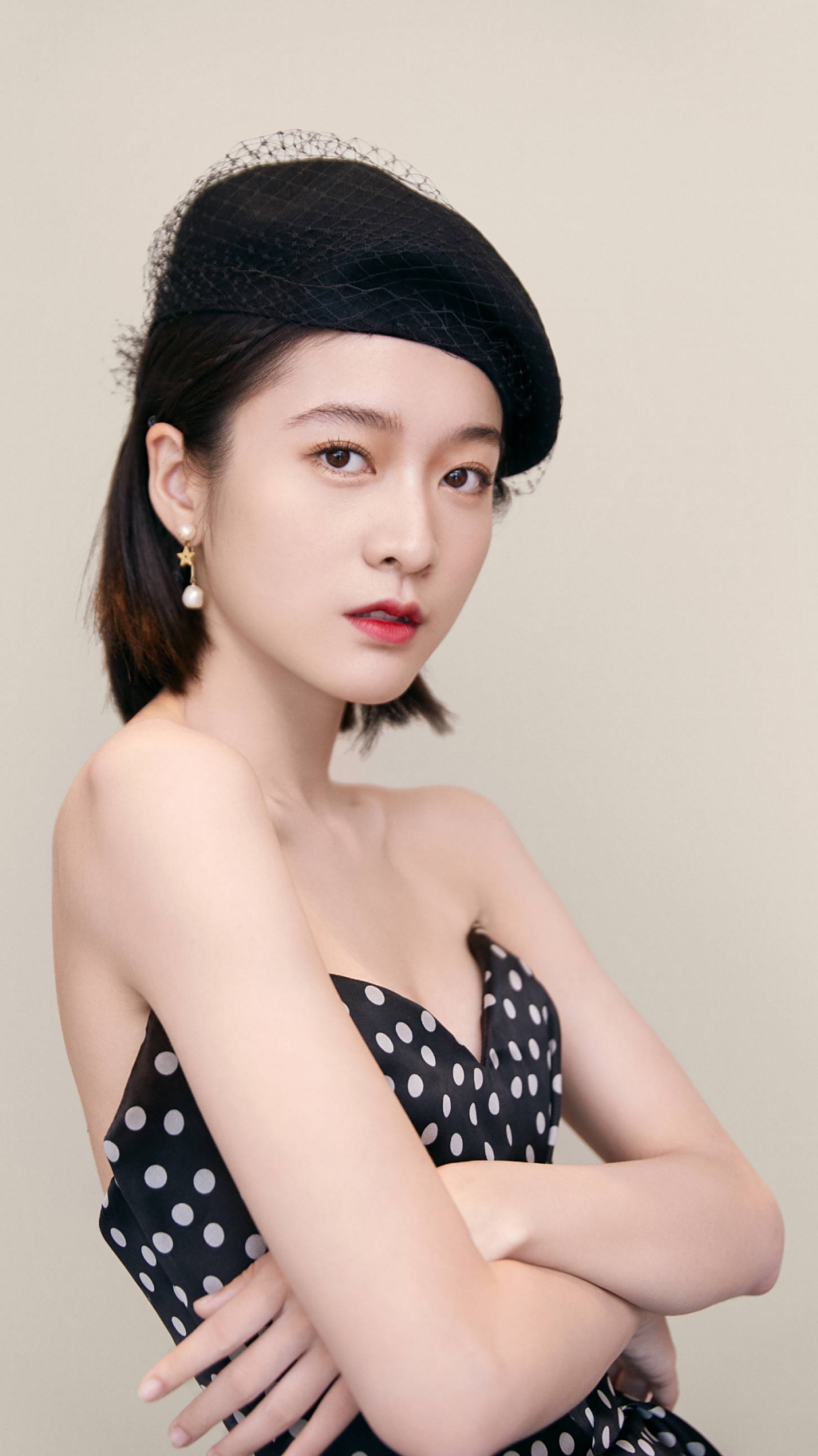 演员张雪迎,绝代有佳人,幽居在空谷,先来看美美哒照片吧